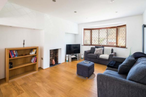Elegant 2BD House with Garden and Decked Patio